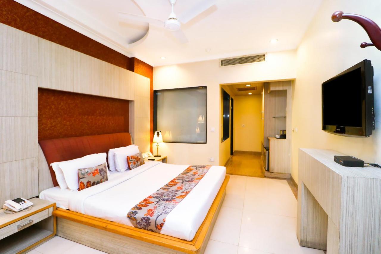 Hotel Rajshree & Spa Chandigarh Bagian luar foto