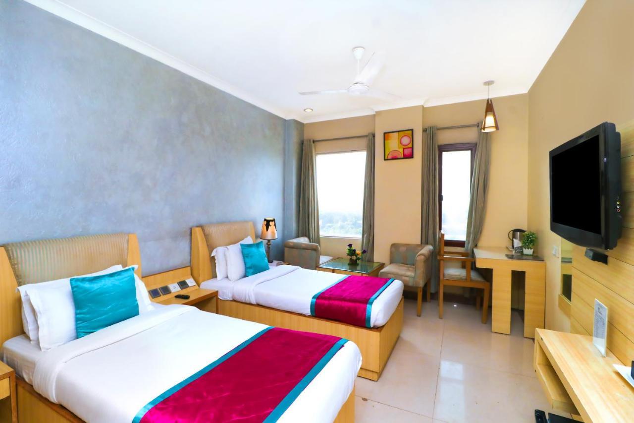 Hotel Rajshree & Spa Chandigarh Bagian luar foto
