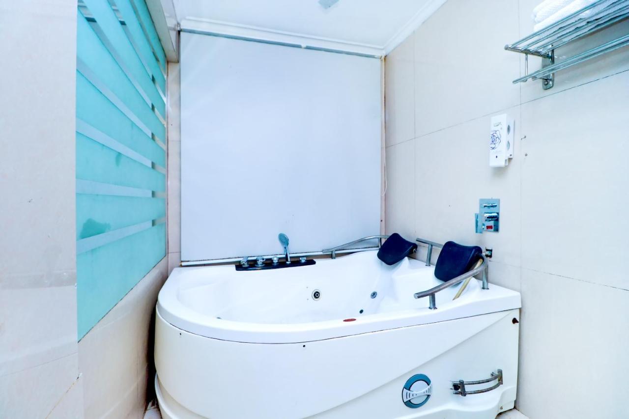 Hotel Rajshree & Spa Chandigarh Bagian luar foto