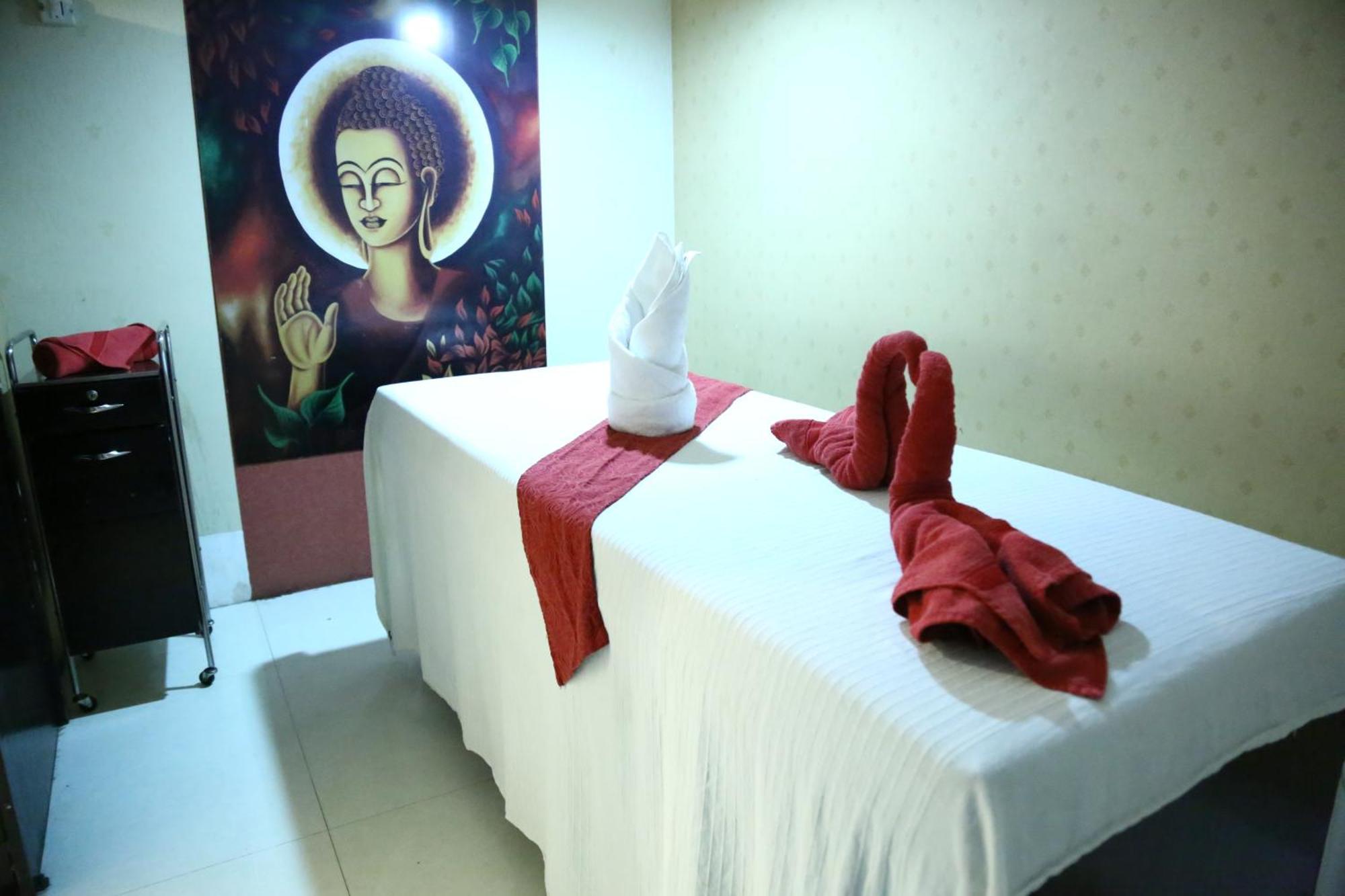 Hotel Rajshree & Spa Chandigarh Bagian luar foto
